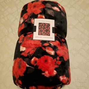 Victoria Secret - Plush Sherpa Blanket